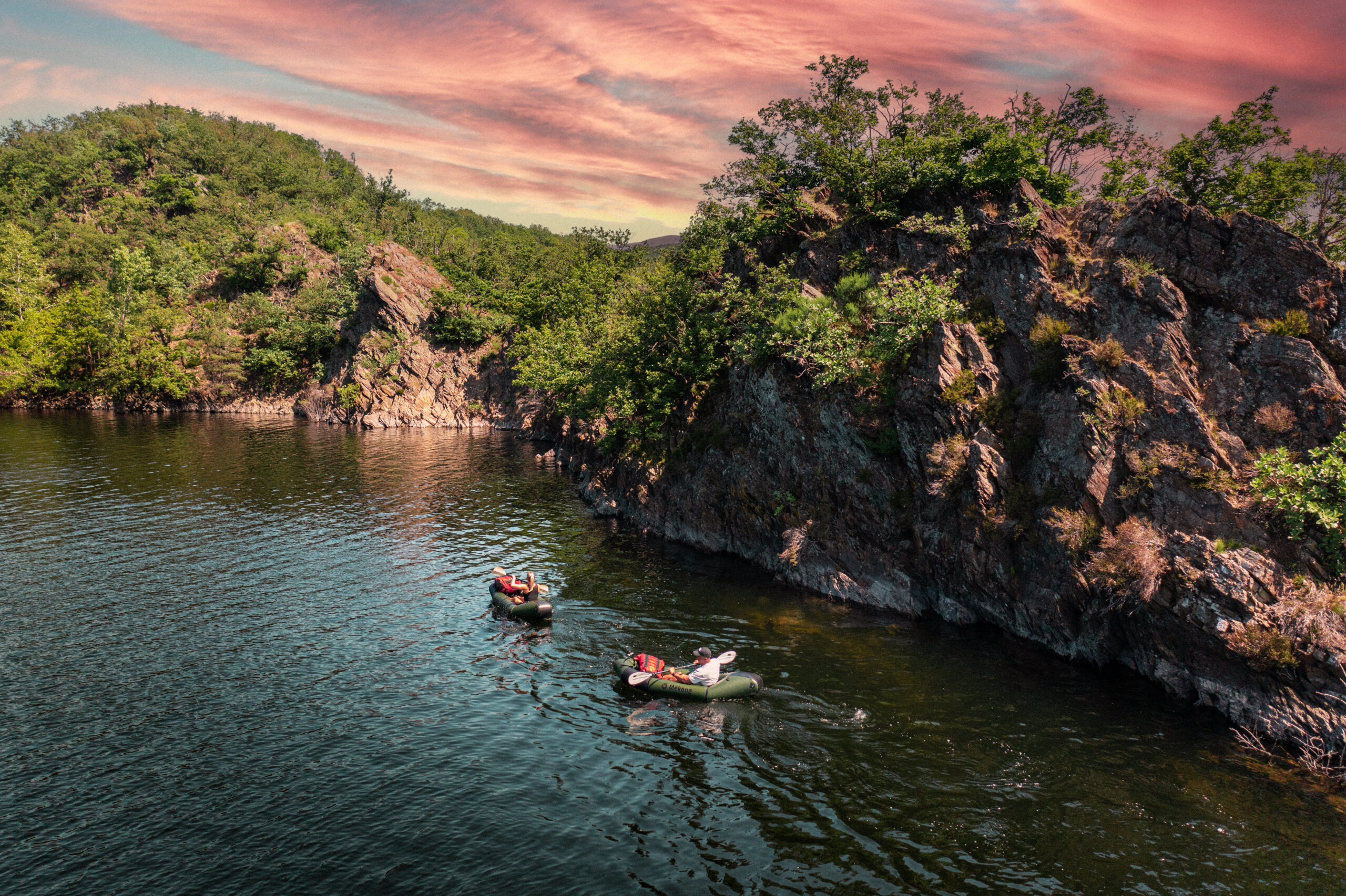 Packrafting dans l’Eifel : rivière calme et forêts